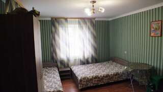 Гостиница Алмаз Ейск Стандартный трехместный номер-4