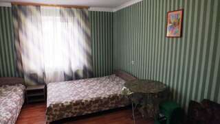 Гостиница Алмаз Ейск Стандартный трехместный номер-11