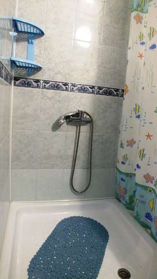 Гостиница Алмаз Ейск Стандартный трехместный номер-9